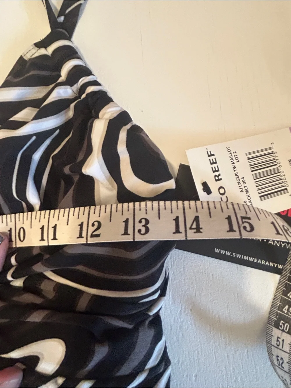 Coco Reef Black White Abstract Swirl One Piece Swimsuit 38D Bra Sized NWT - Picture 6 of 7